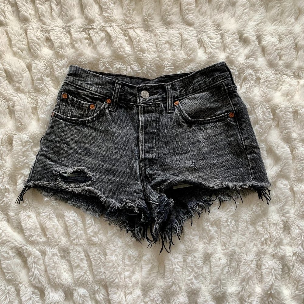 LEVI'S | Denim Distressed Black Shorts